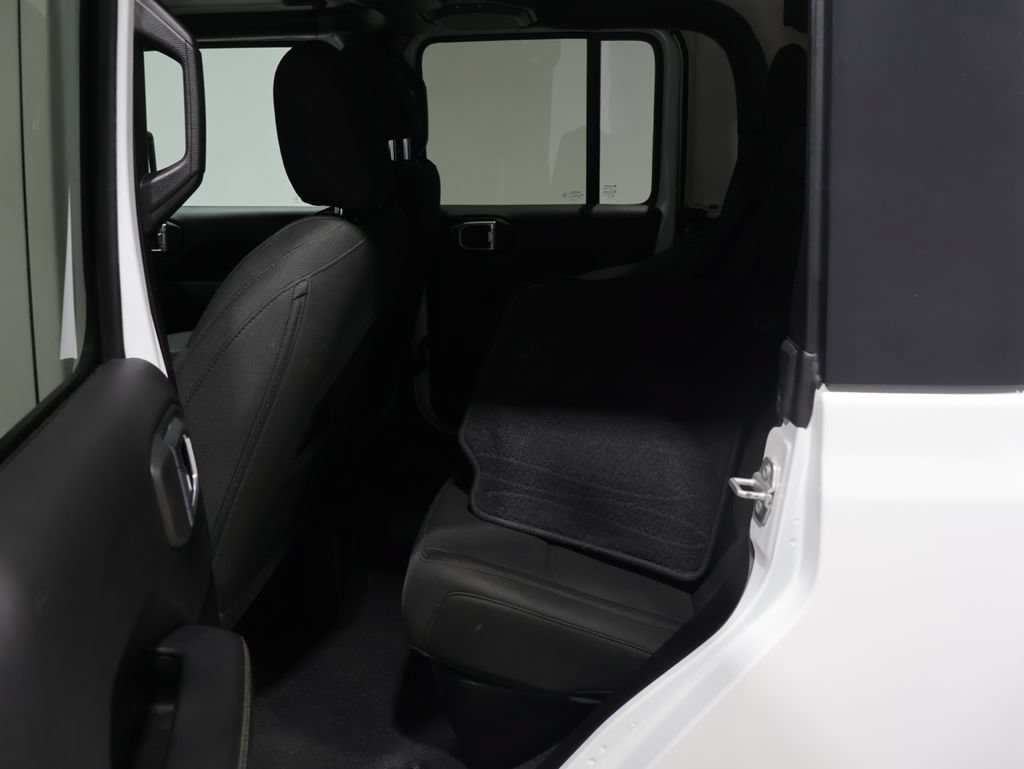 Used 2021 Jeep Gladiator Overland AWD/4WD image 14