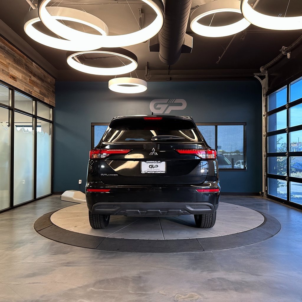 Used 2023 Mitsubishi Outlander ES image 4