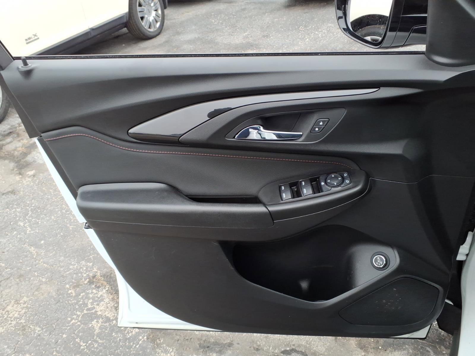 Used 2021 Chevrolet TrailBlazer RS w/ Sun and Liftgate Package image 17