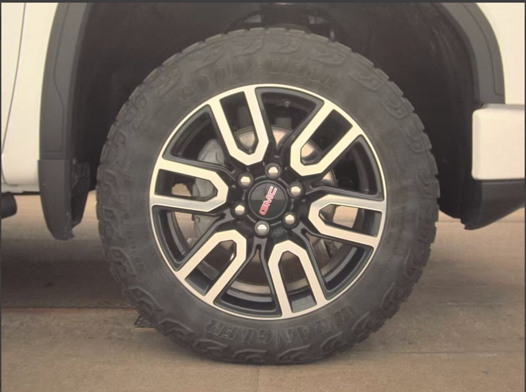 Used 2024 GMC Sierra 1500 AT4 w/ Technology Package AWD/4WD image 14