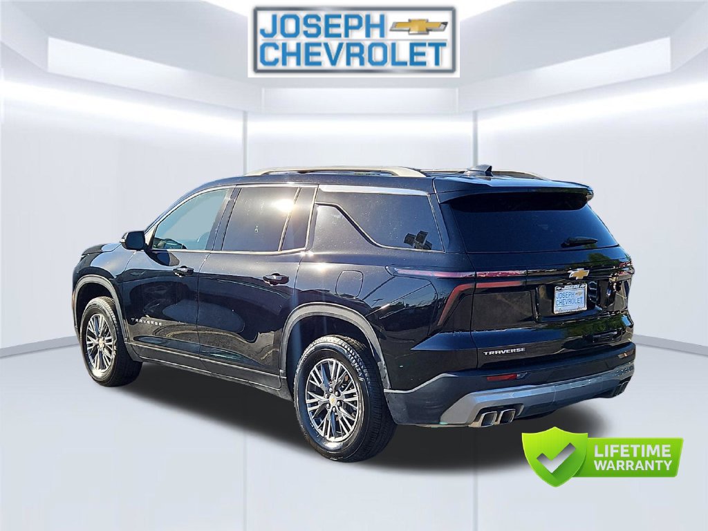 Used 2026 Chevrolet Traverse LT FWD image 4