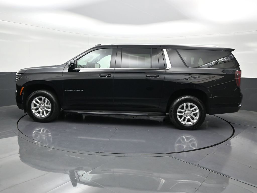Used 2025 Chevrolet Suburban LT image 2