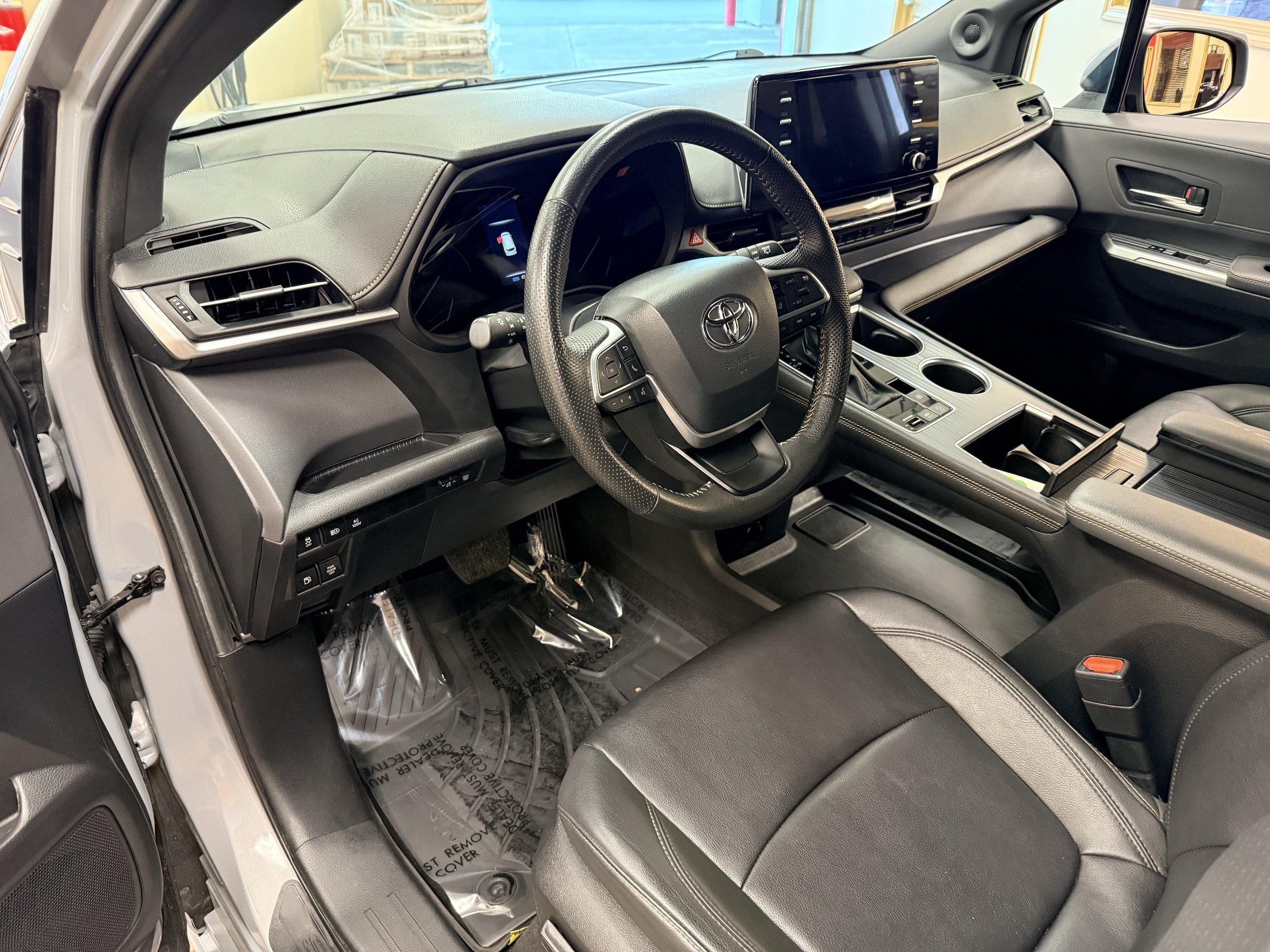Used 2024 Toyota Sienna XLE Woodland Edition AWD/4WD image 8