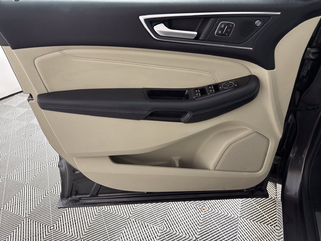 Used 2019 Ford Edge Titanium w/ Equipment Group 301A AWD/4WD image 10