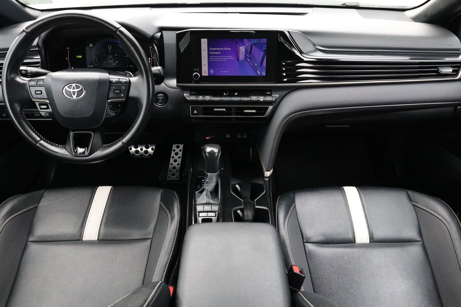 Used 2025 Toyota Camry SE FWD image 2