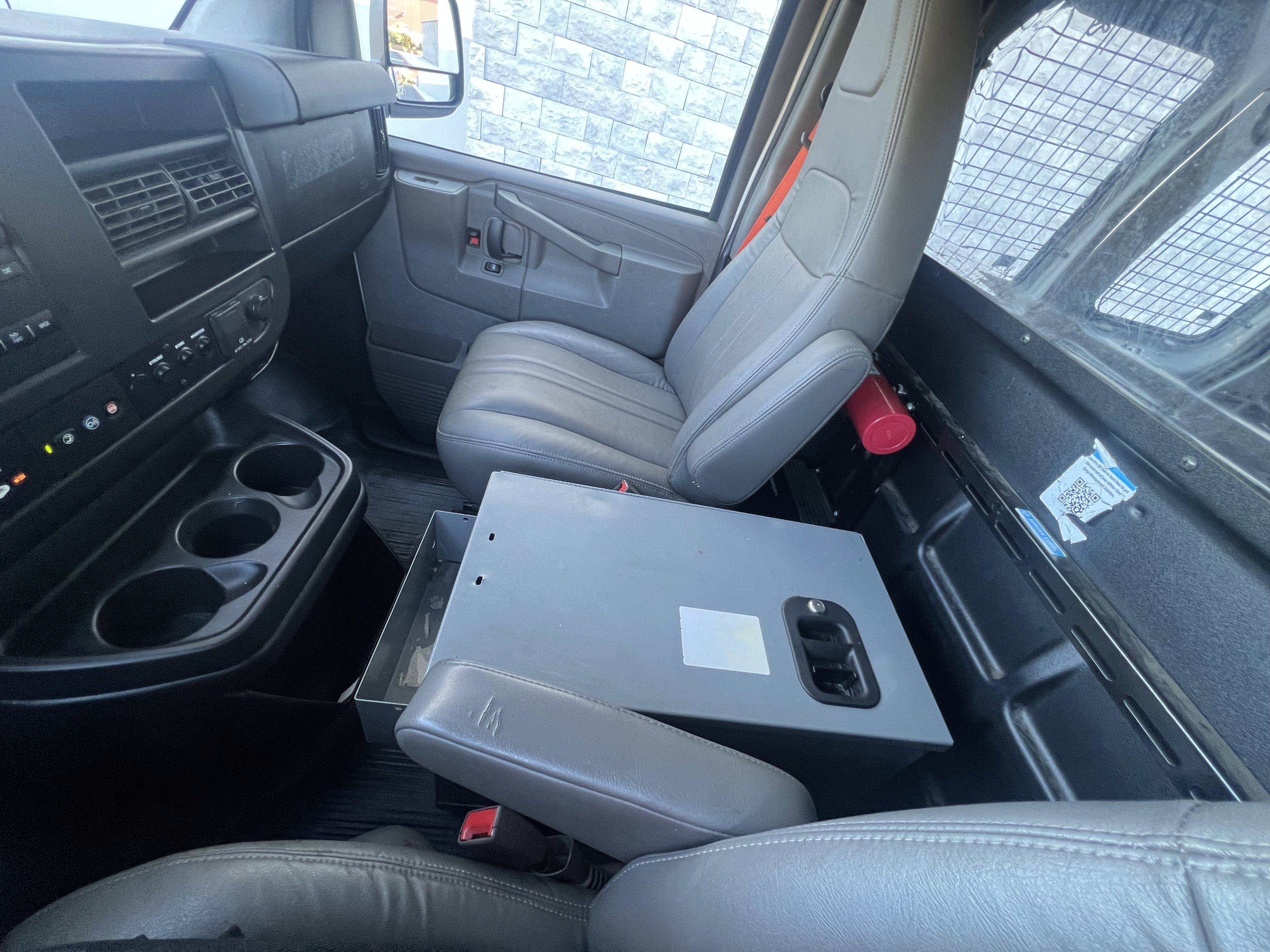 Used 2018 Chevrolet Express 2500 w/ Driver Convenience Package RWD image 5