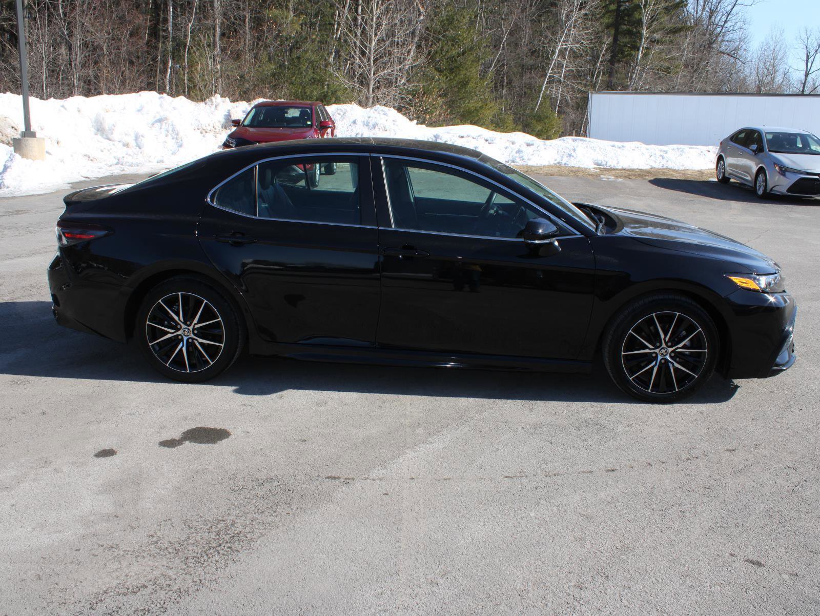 Used 2024 Toyota Camry SE w/ Cold Weather Package AWD/4WD image 4
