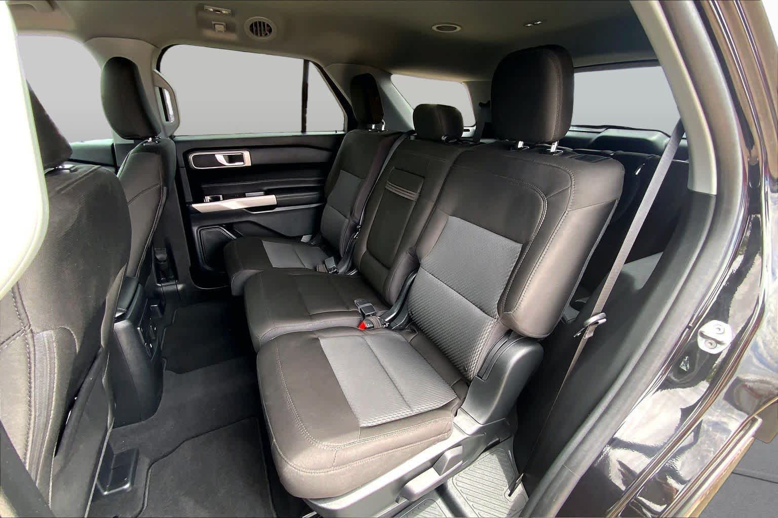 Certified 2023 Ford Explorer XLT RWD image 21