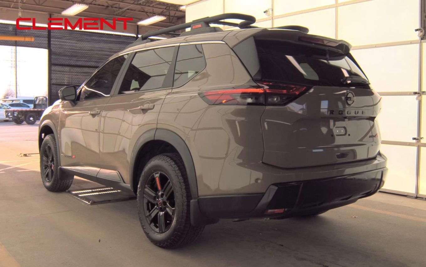 Used 2025 Nissan Rogue SV w/ Rock Creek Premium Package image 9