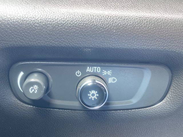 Used 2021 Chevrolet Traverse LS w/ LPO, Floor Liner Package FWD image 31