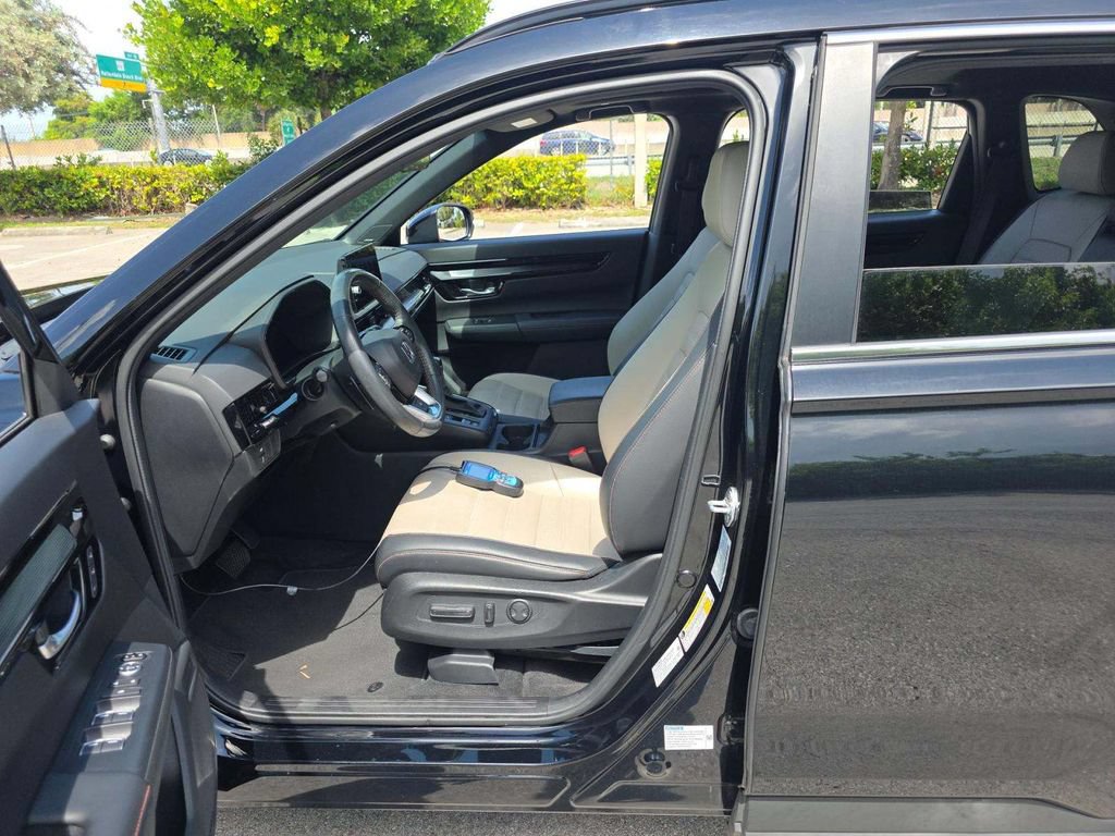 Used 2023 Honda CR-V Sport Touring image 3
