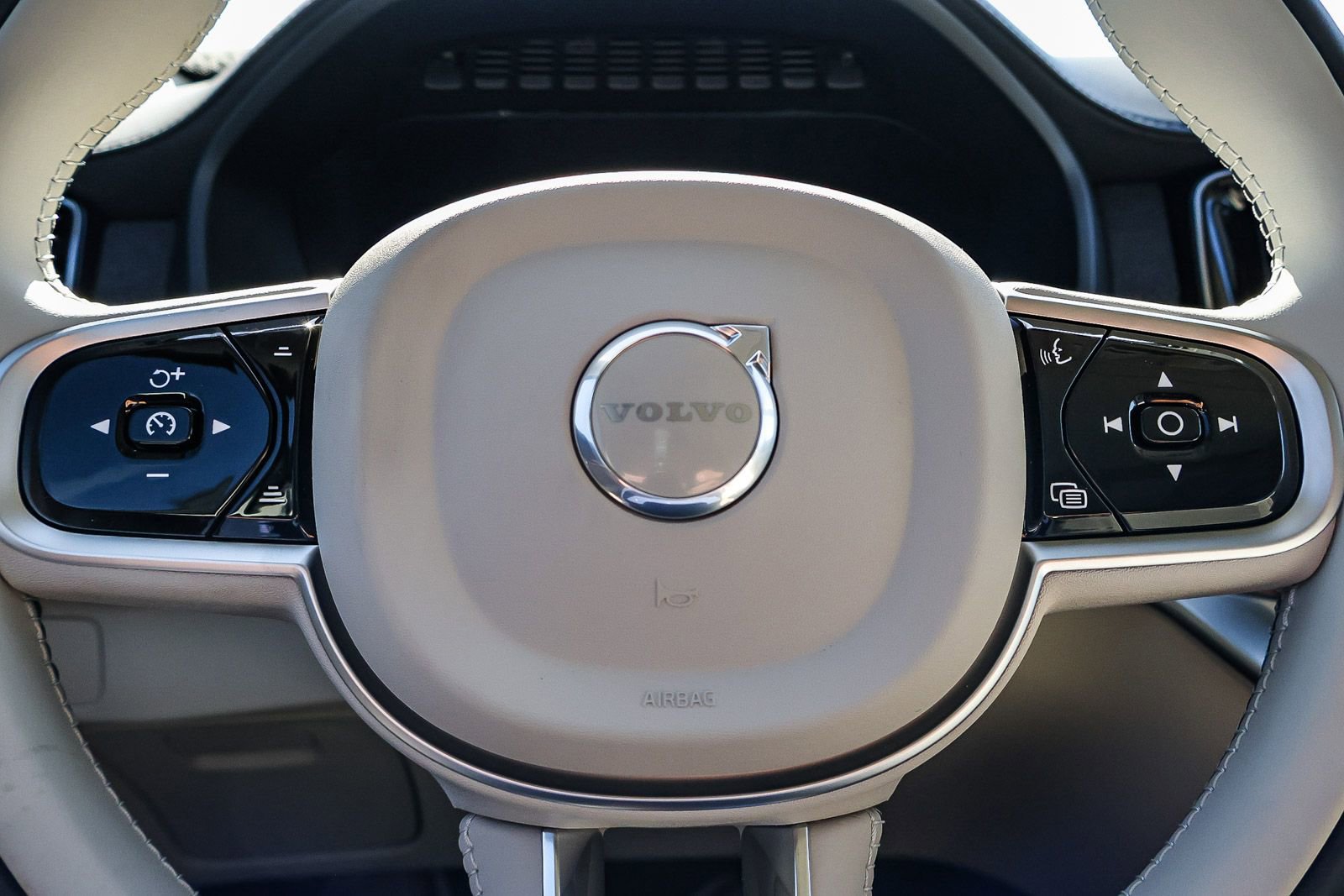 New 2026 Volvo XC90 B6 Ultra w/ Protection Package image 37