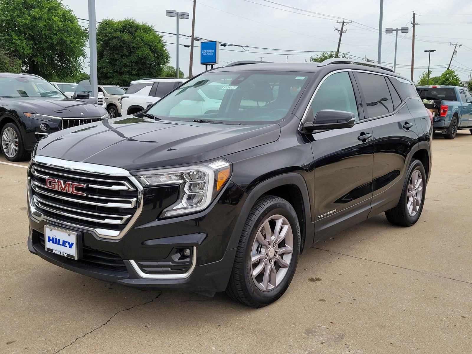 Used 2024 GMC Terrain SLT image 2