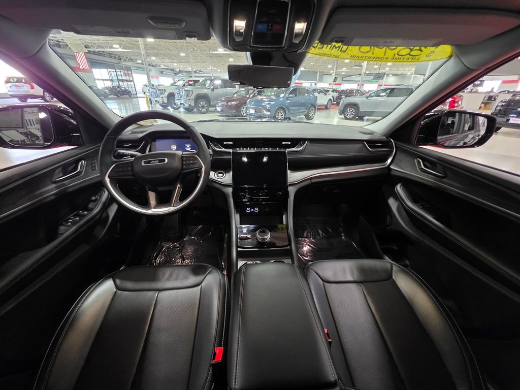 Used 2024 Jeep Grand Cherokee L Limited w/ Luxury Tech Group II image 18