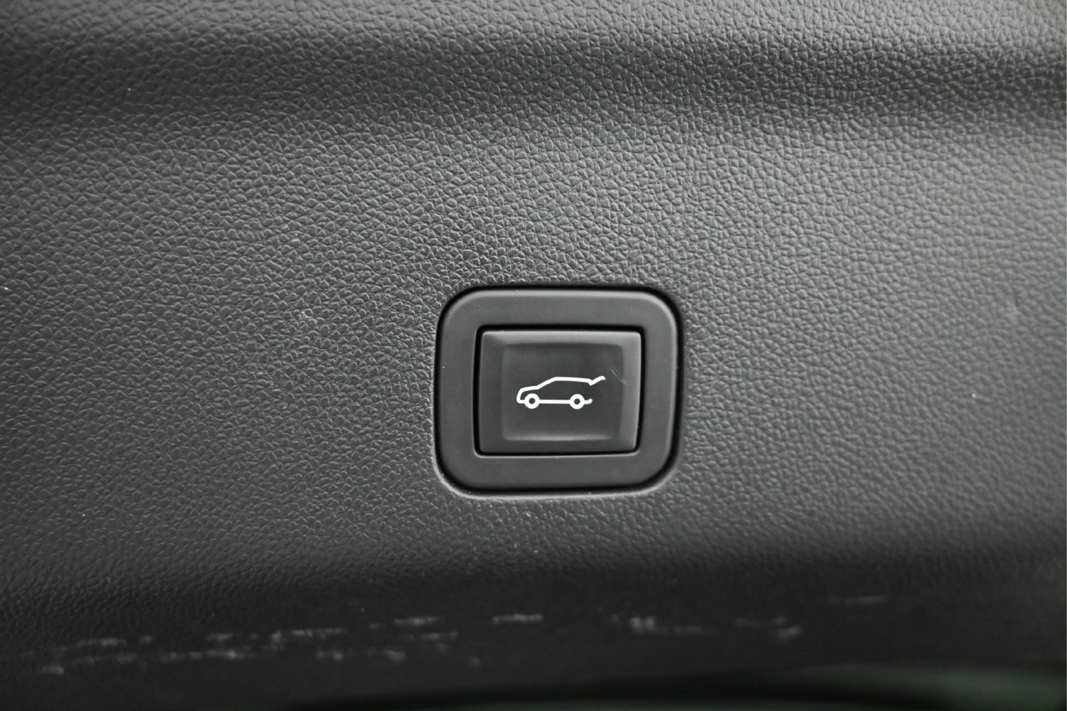 Used 2024 Chevrolet Tahoe Premier AWD/4WD image 13