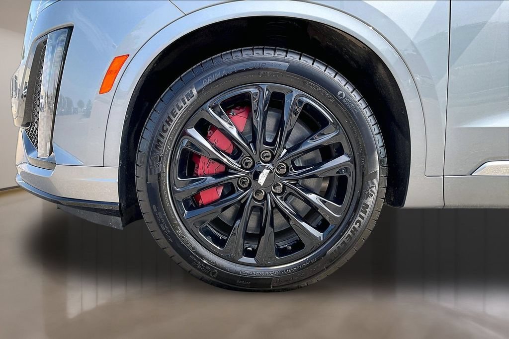 Certified 2024 Cadillac XT6 Sport w/ LPO, Red Accent Package AWD/4WD image 8