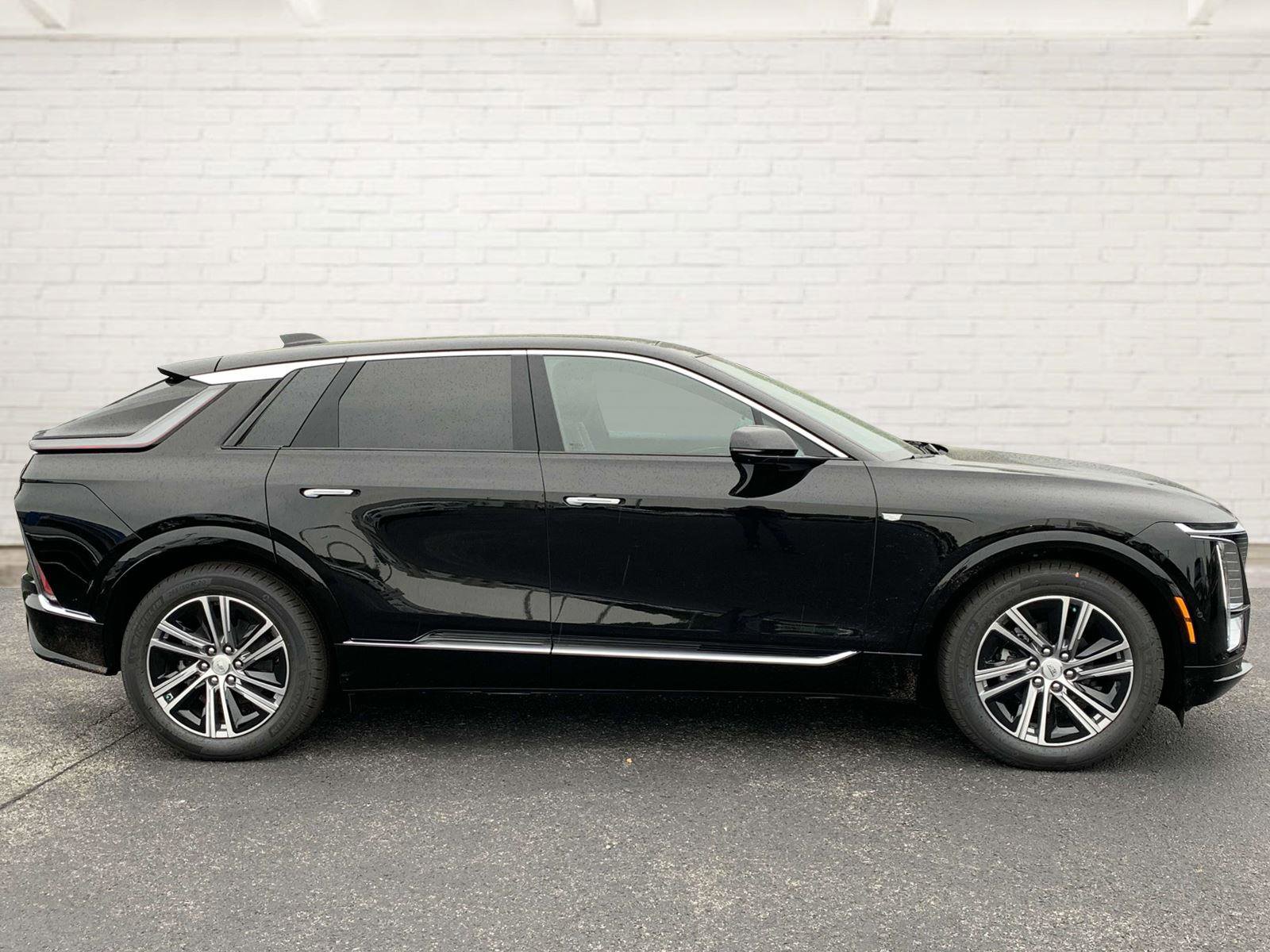 New 2024 Cadillac Lyriq Luxury w/ LPO, Floor Liner Package image 2