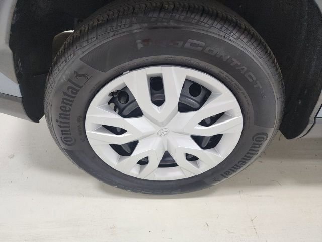 Used 2024 Toyota Corolla Cross L image 12