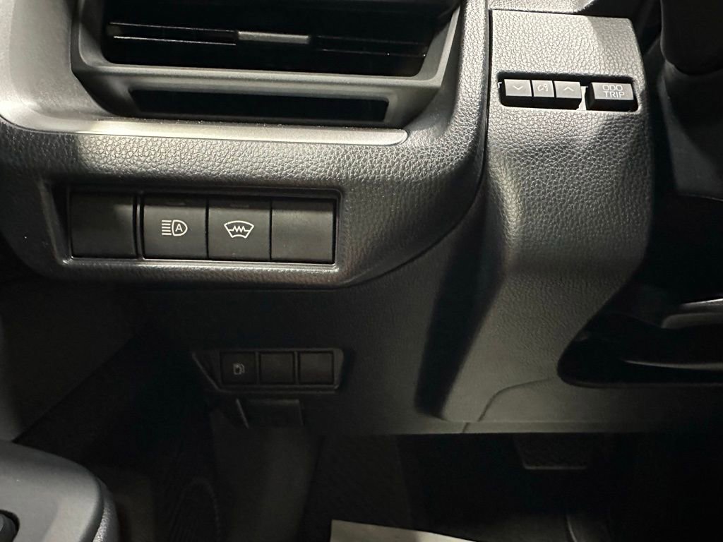 Used 2025 Toyota Prius LE FWD image 17