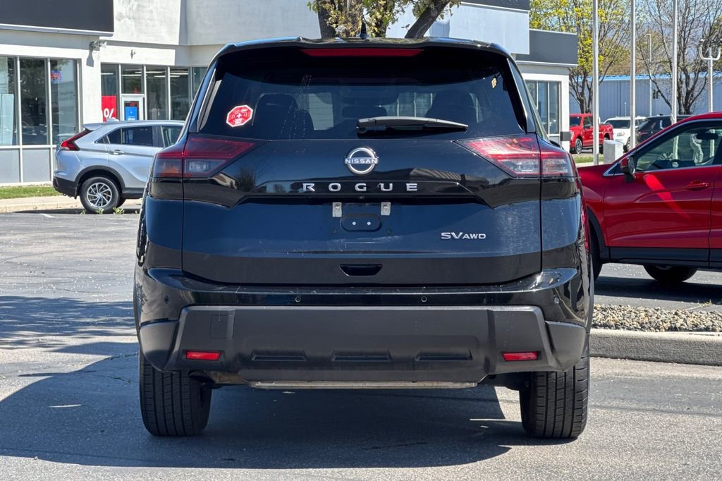 Used 2024 Nissan Rogue SV image 5