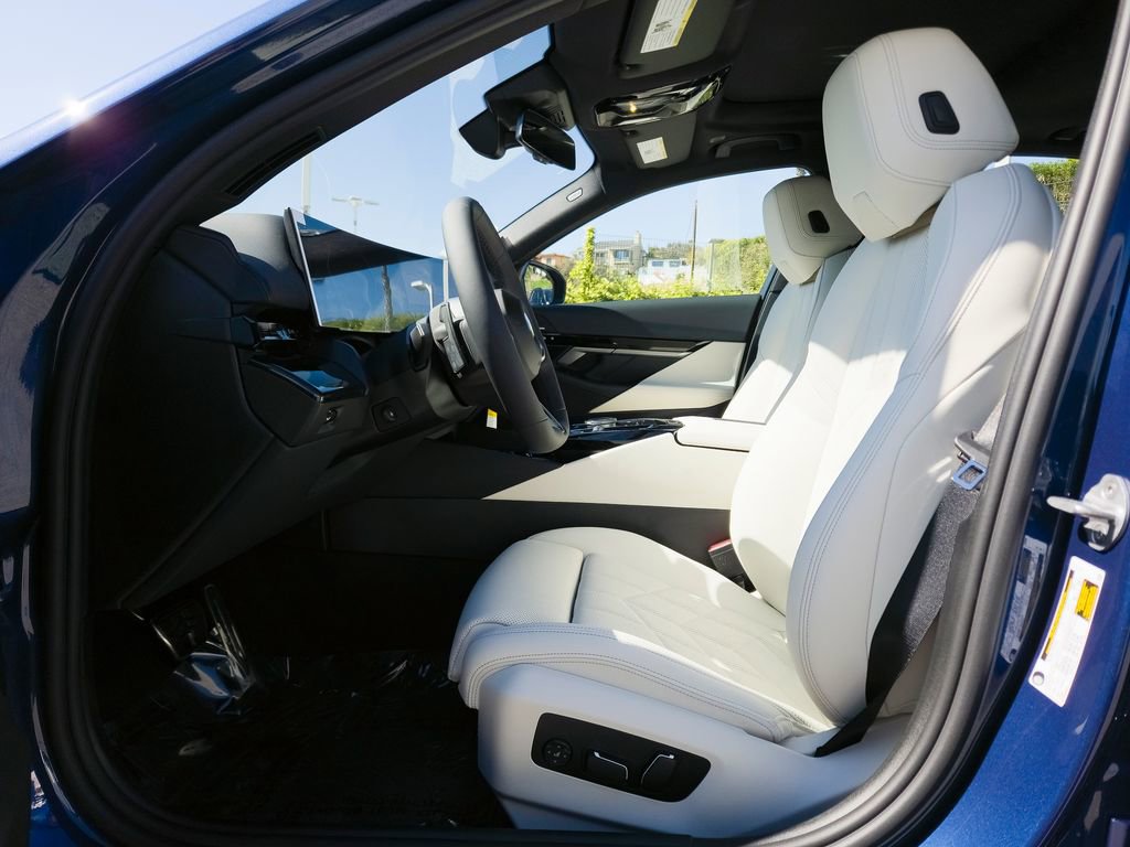 New 2026 BMW 530i w/ M Sport Package image 7