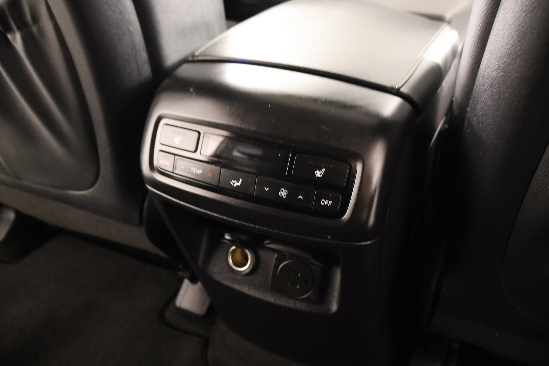 Used 2022 Hyundai Palisade SEL w/ 8P Bench Seat Package AWD/4WD image 17