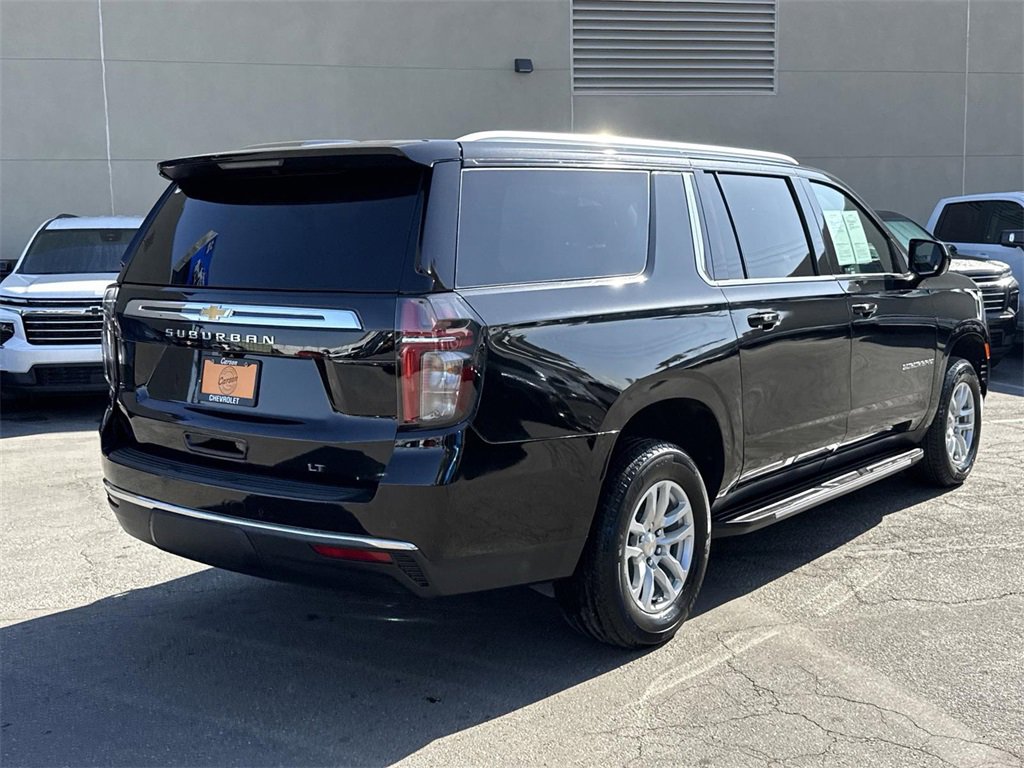 Used 2024 Chevrolet Suburban LT image 3