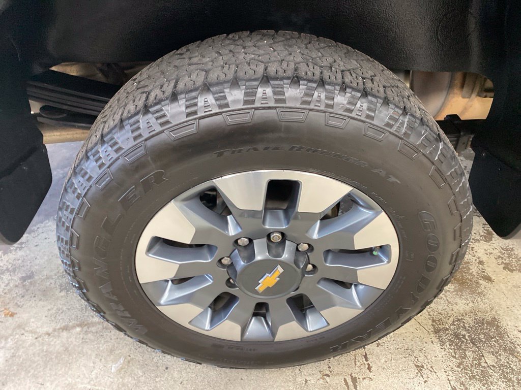 Used 2022 Chevrolet Silverado 2500 Custom w/ Custom Convenience Package AWD/4WD image 9