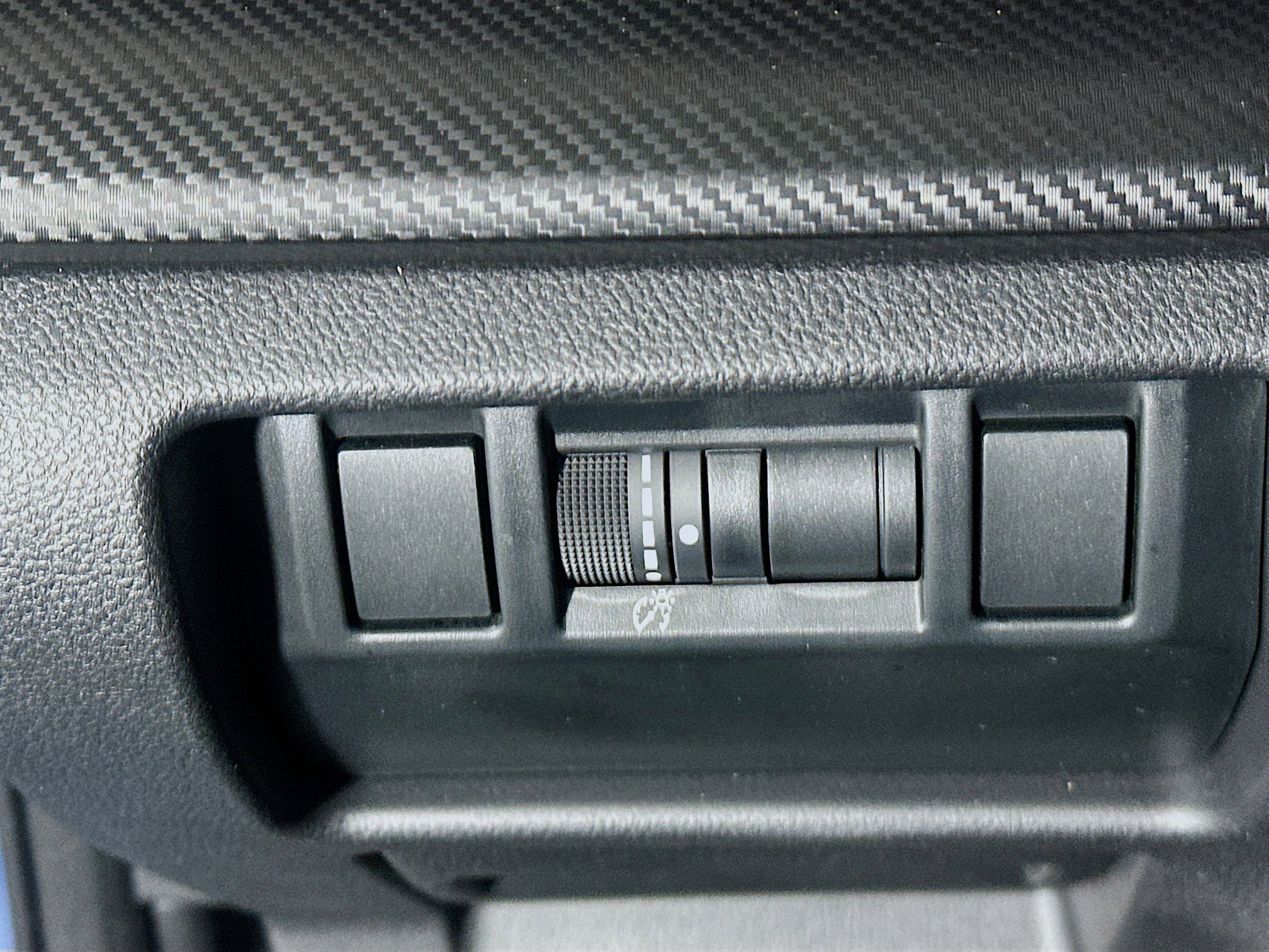 Used 2024 Subaru Crosstrek 2.0i Premium image 17