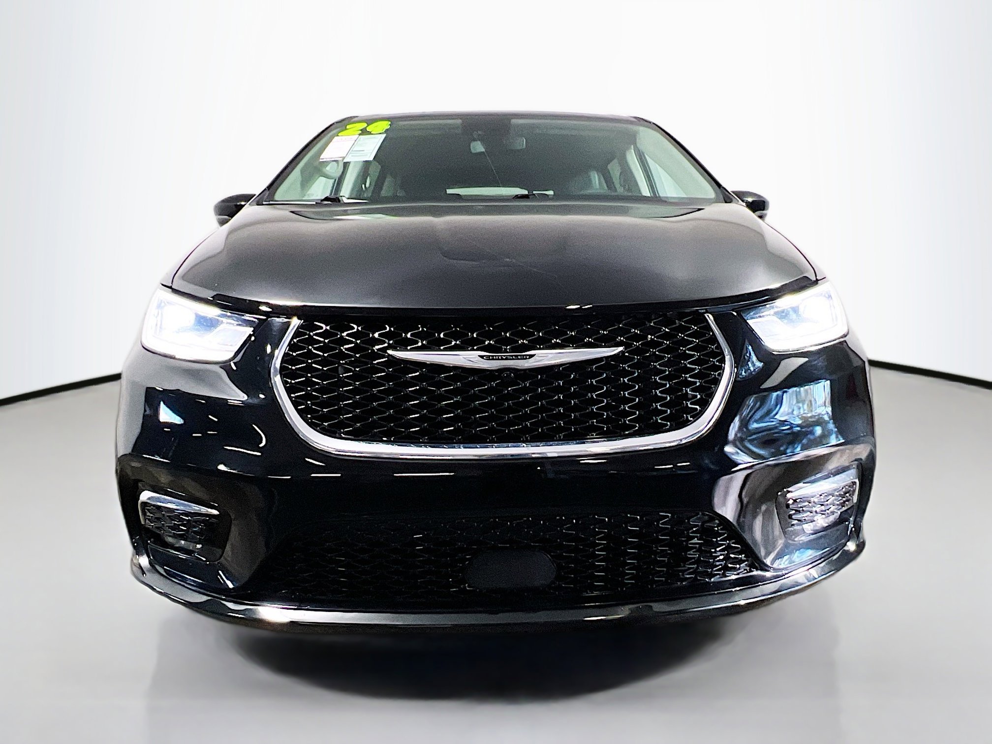 Used 2024 Chrysler Pacifica Touring-L image 11