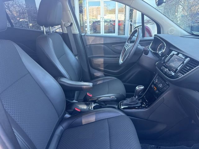 Used 2022 Buick Encore Preferred w/ Safety Package image 32