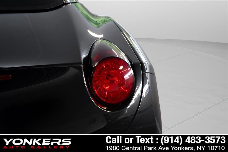 Used 2010 Ferrari California RWD image 74