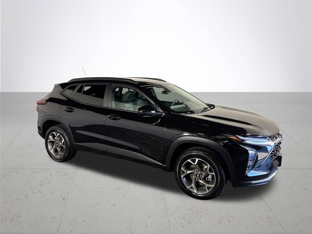 Used 2025 Chevrolet Trax LT image 4