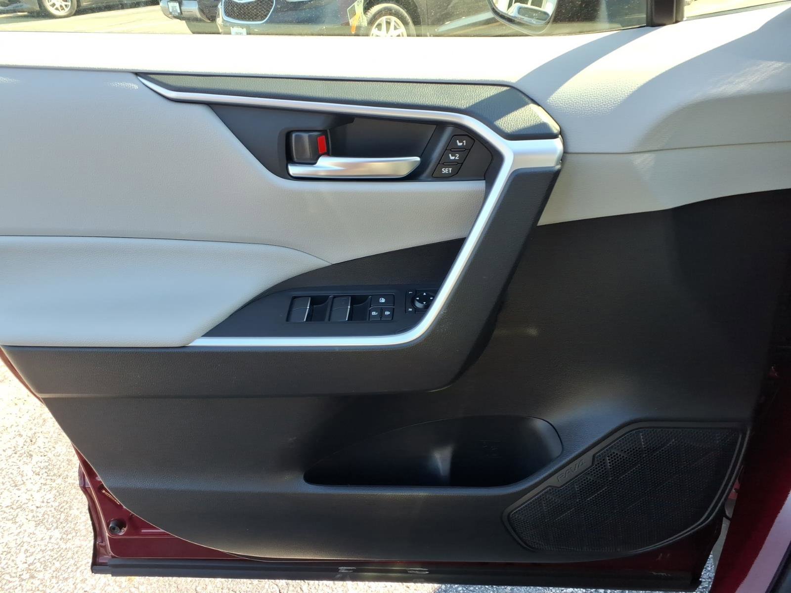 Used 2021 Toyota RAV4 XLE Premium AWD/4WD image 23