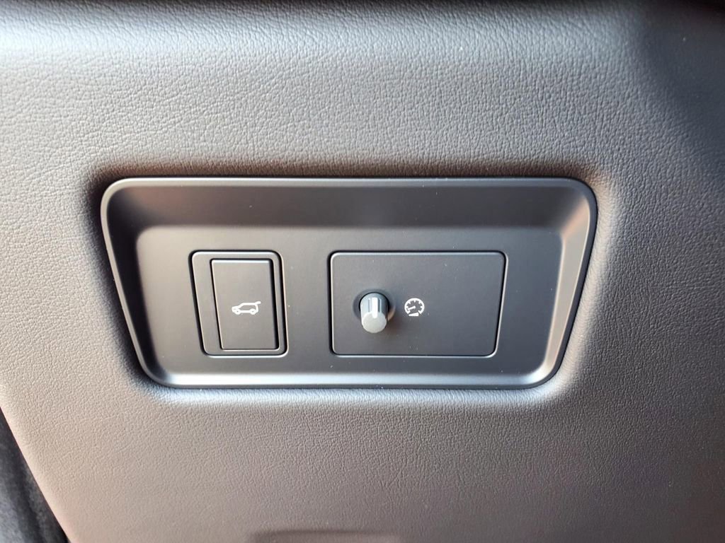 Used 2024 Jaguar F-PACE R-Dynamic S image 19