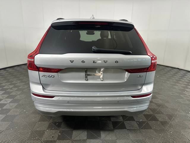 Used 2022 Volvo XC60 B5 Momentum image 4
