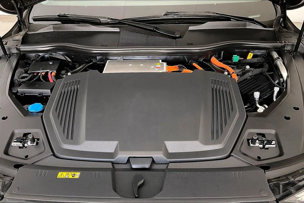 Used 2024 Audi Q8 e-tron Premium Plus w/ Premium Plus Package image 11