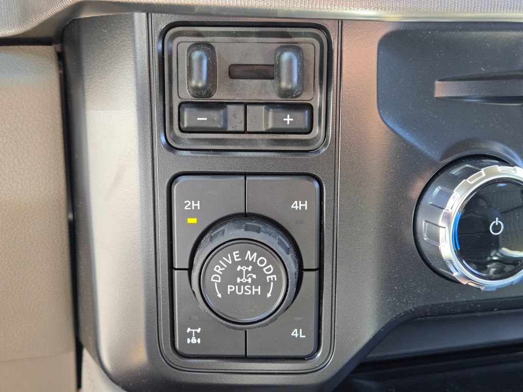 New 2026 Ford F350 Platinum w/ Platinum Plus Package AWD/4WD image 17