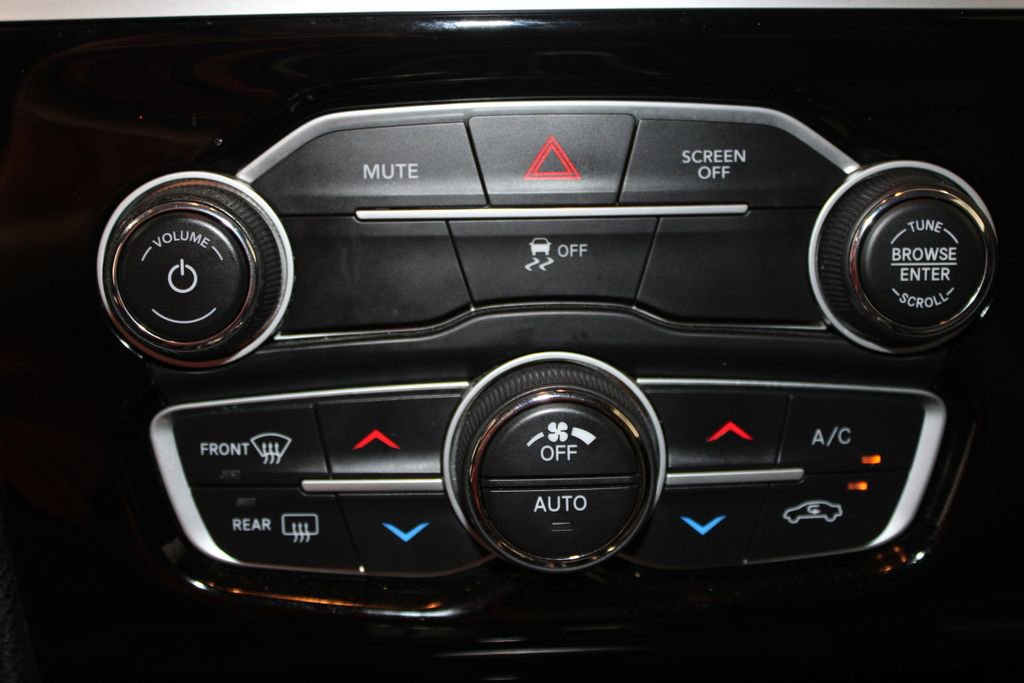 Used 2023 Chrysler 300 Touring AWD/4WD image 47