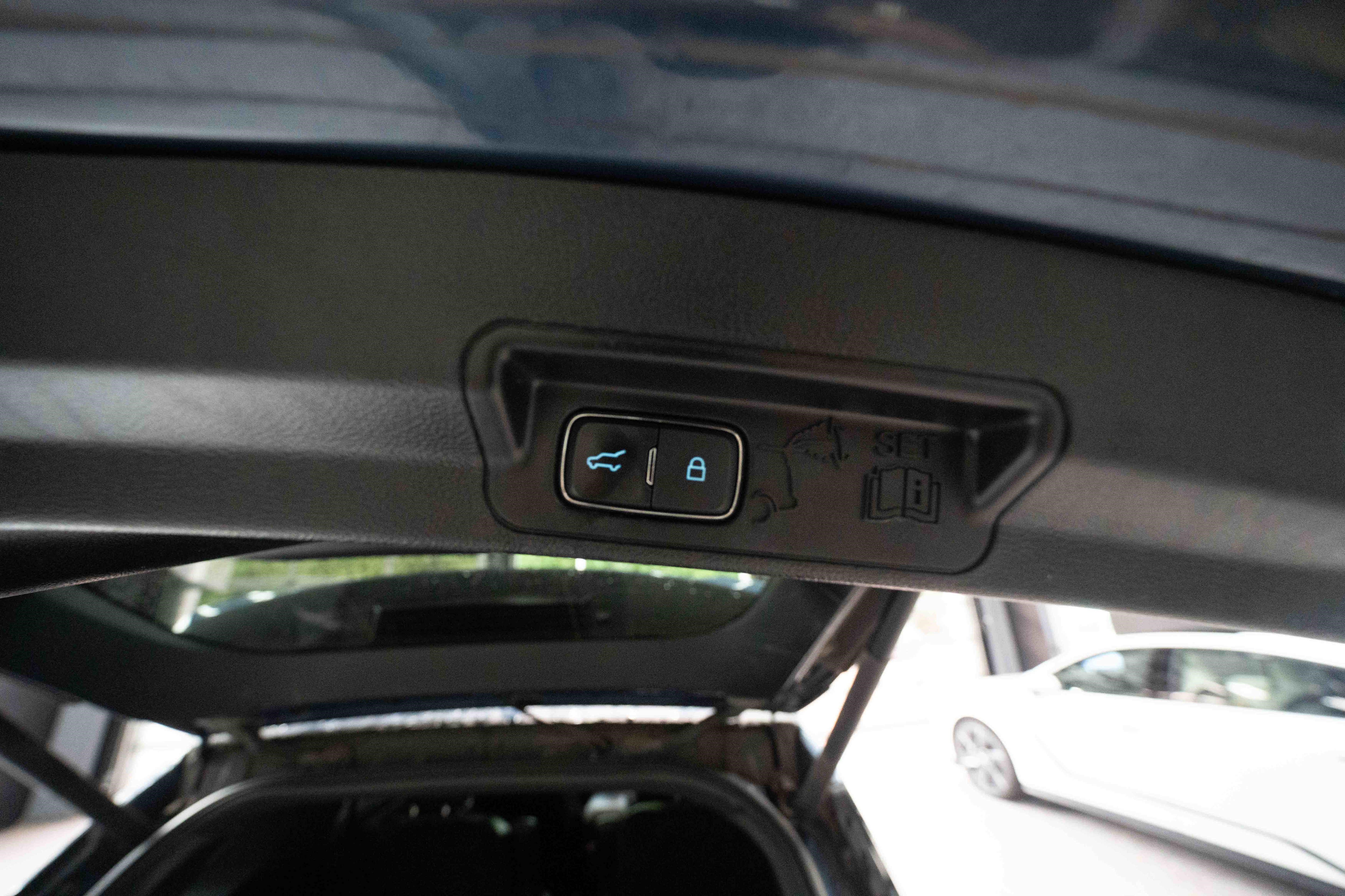 Used 2020 Ford Explorer XLT w/ Equipment Group 202A AWD/4WD image 29