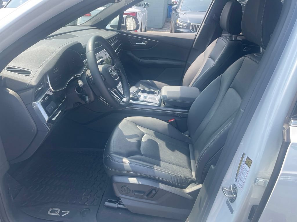 Certified 2025 Audi Q7 2.0T Premium w/ Premium Plus Package AWD/4WD image 9