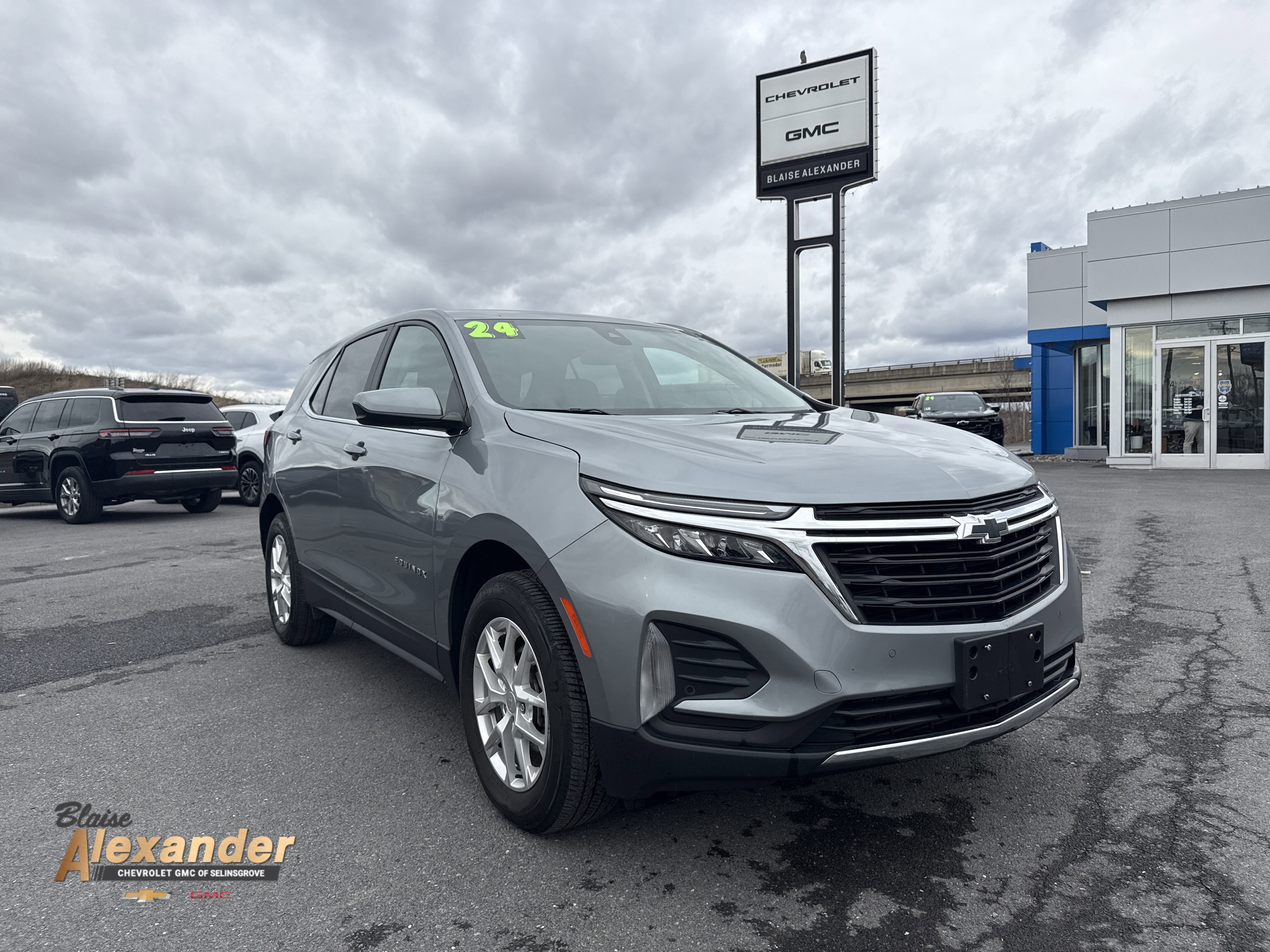 Used 2024 Chevrolet Equinox LT AWD/4WD image 1