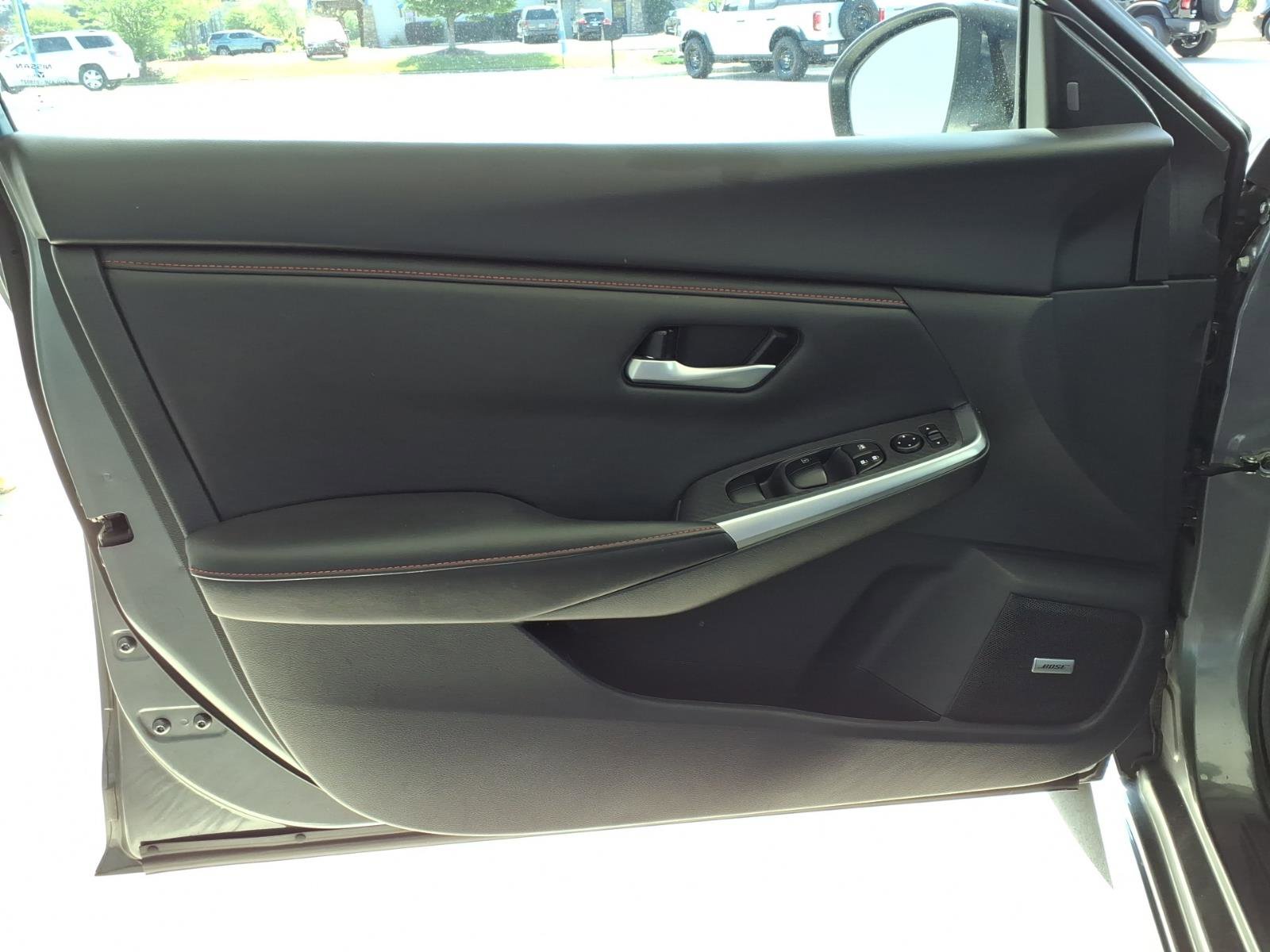 Used 2025 Nissan Sentra SR w/ SR Premium Package FWD image 4
