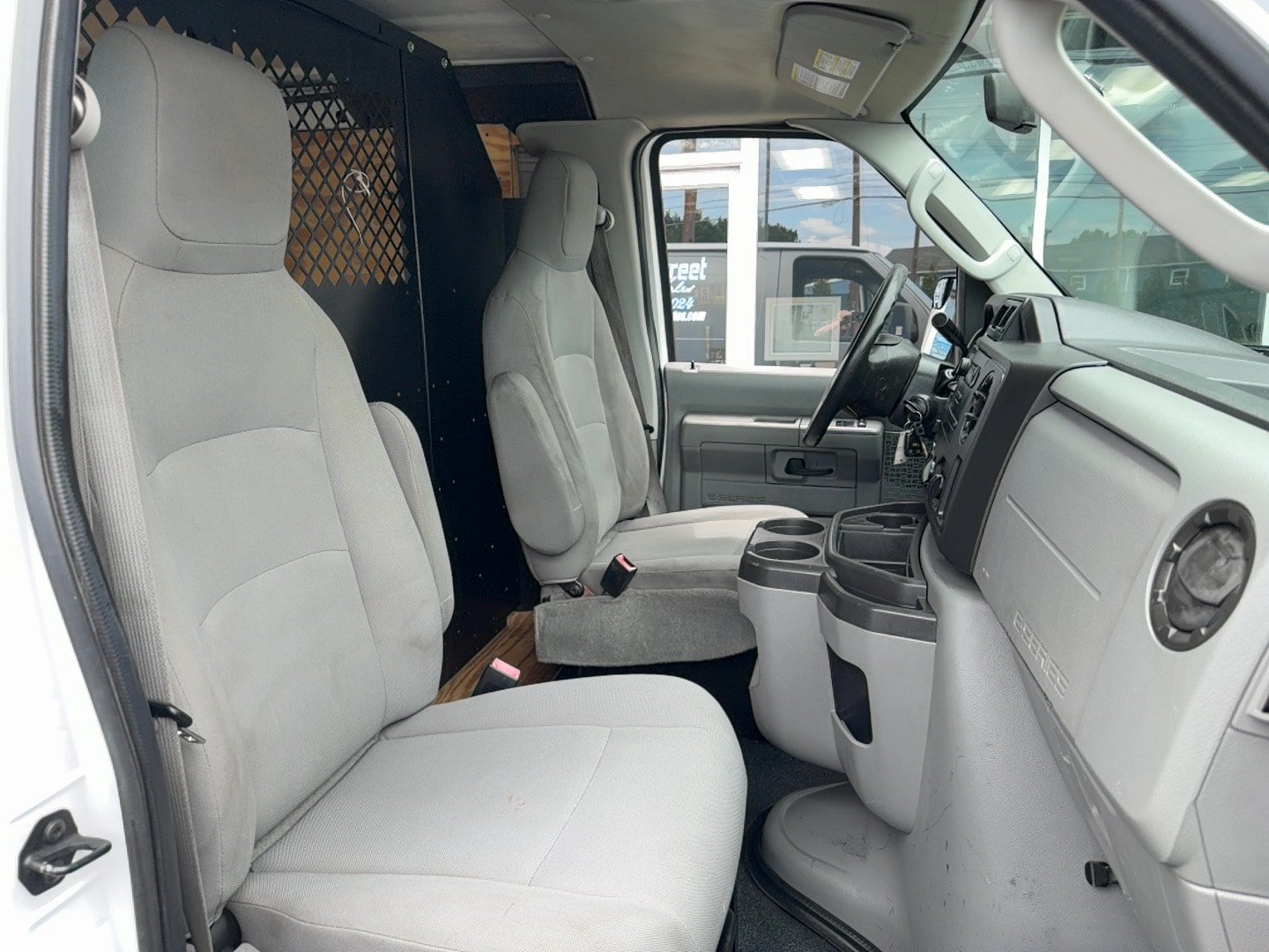 Used 2014 Ford E-350 and Econoline 350 Extended Super Duty w/ Power Group RWD image 12