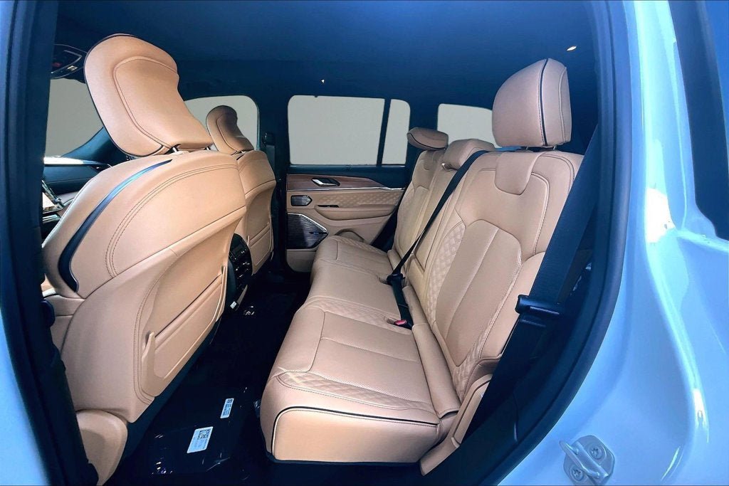 New 2027 Jeep Grand Cherokee Summit AWD/4WD image 13