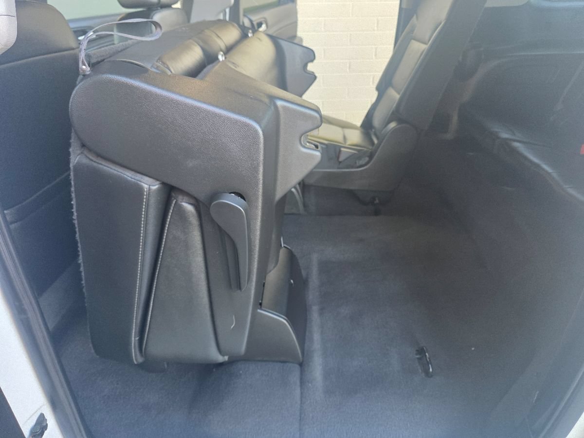 Used 2020 Chevrolet Suburban LT RWD image 27