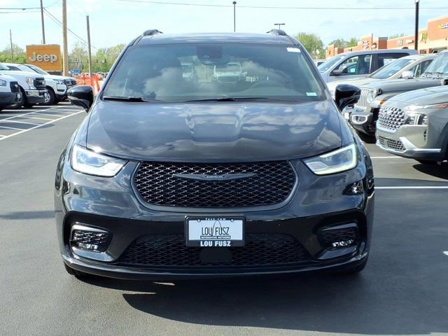Used 2024 Chrysler Pacifica Touring-L w/ S Appearance Package image 33