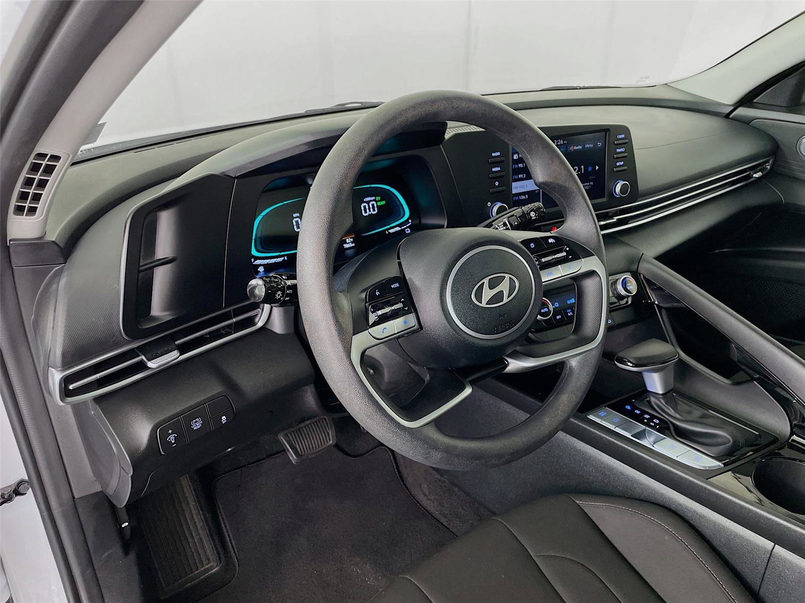 Certified 2025 Hyundai Elantra Blue FWD image 11