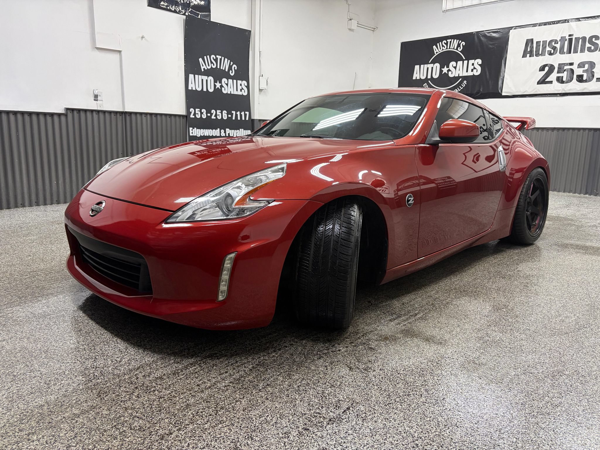 Used 2015 Nissan 370Z Coupe RWD image 6