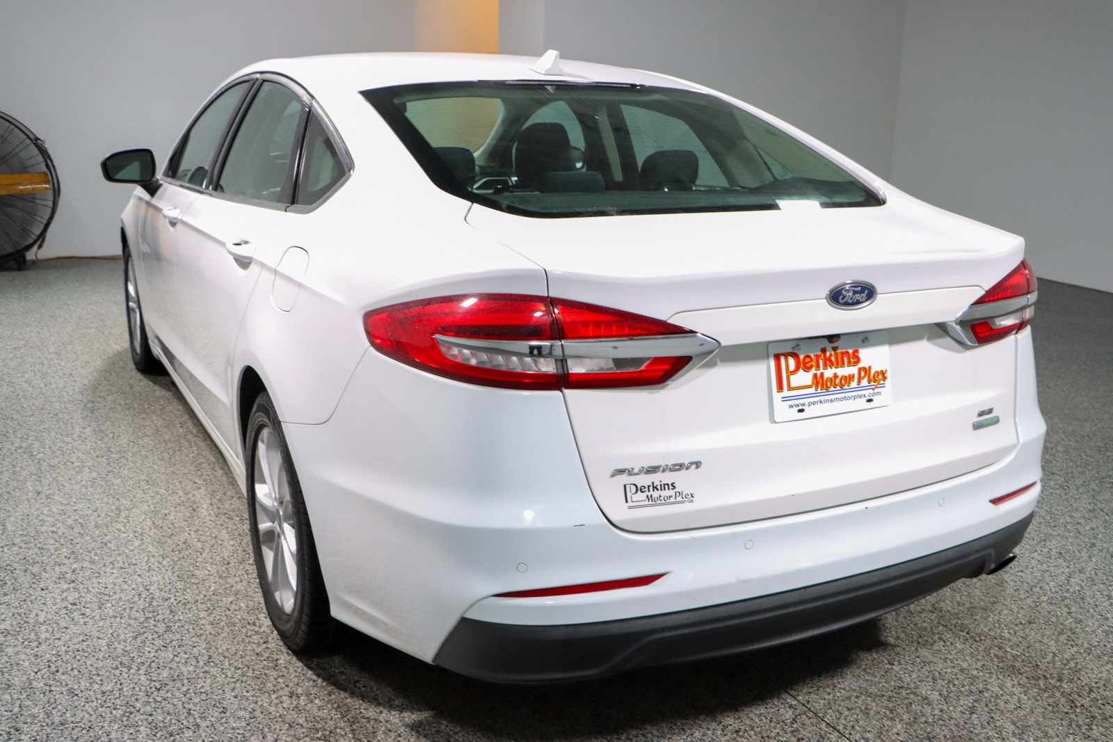 Used 2020 Ford Fusion SE image 9